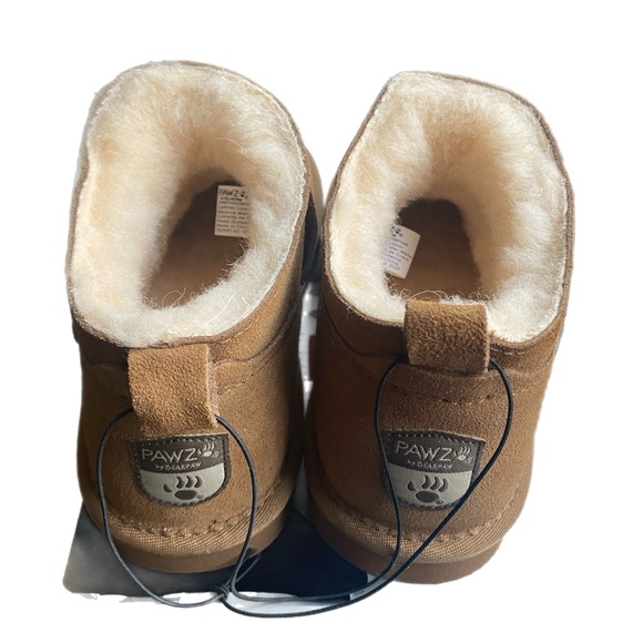 Woman’s Pawz by Bearpaw suede boot - Picture 3 of 6